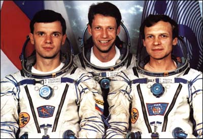 Юрий Гудженко, Томас Рейтер и Сергей Авдеев. С 3 сентября 1995 по 29 февраля 1996 года выполняли полёт на станции «Мир» - в течение 179 суток 1 часа 41 минуты 46 секунд, с 1 выходом в открытый космос.